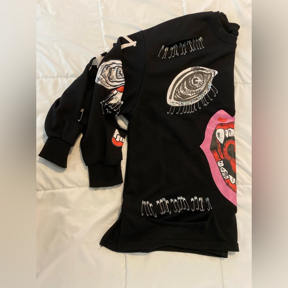 Black sweatshirt